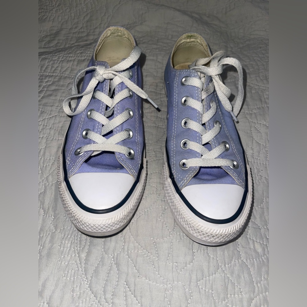 Converse All Stars Low Top Sneakers Size 6